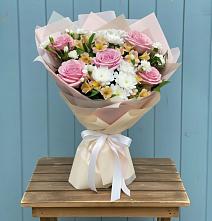 Букет цветов из:  Гвоздики, Орхидеи и Розы в Тимохово