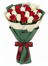 Букет Микс из красных и белых роз в Тимохово
