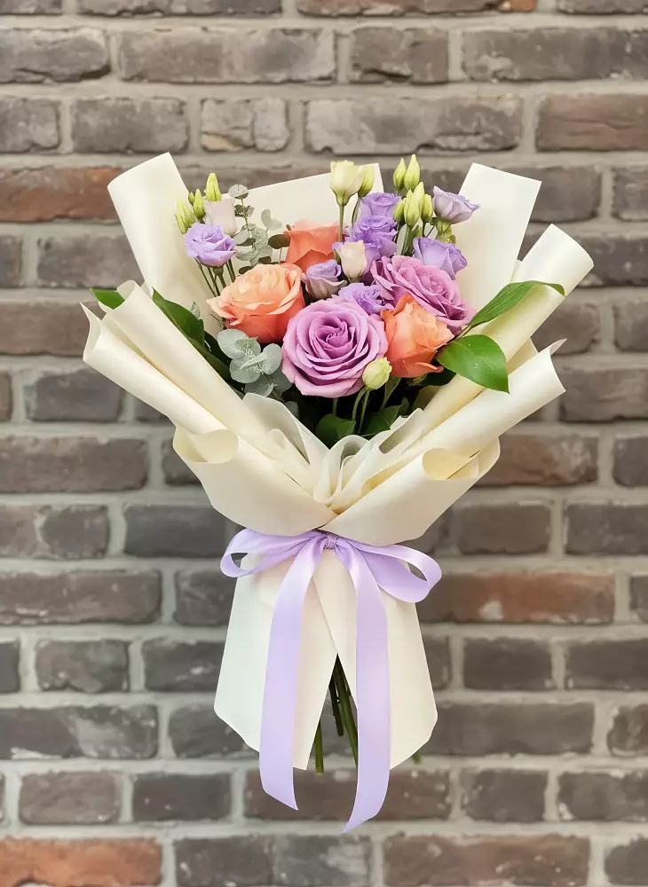 Букет цветов из: Лизиантусы и Розы в Тимохово