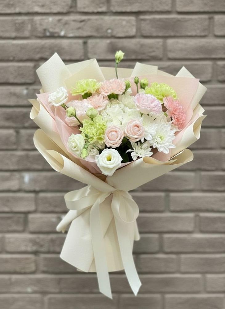 Букет цветов из: Гвоздики, Розы, Лизиантусы и Хризантемы в Тимохово